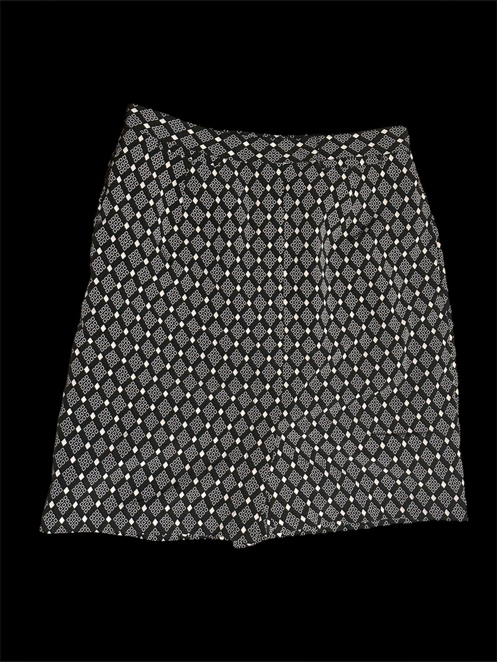 Black & Off White Diamond Print A-Line Liz Claiborne Knee Length Skort